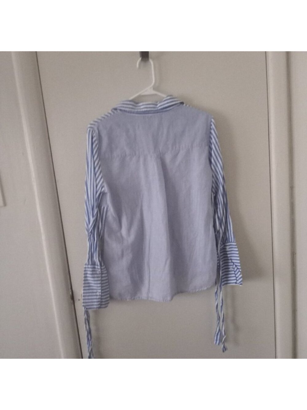 Walter Baker Blue Pinstriped Pattern Top - Picture 3 of 10
